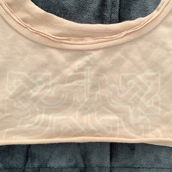 Work out top - Picture 2 of 3